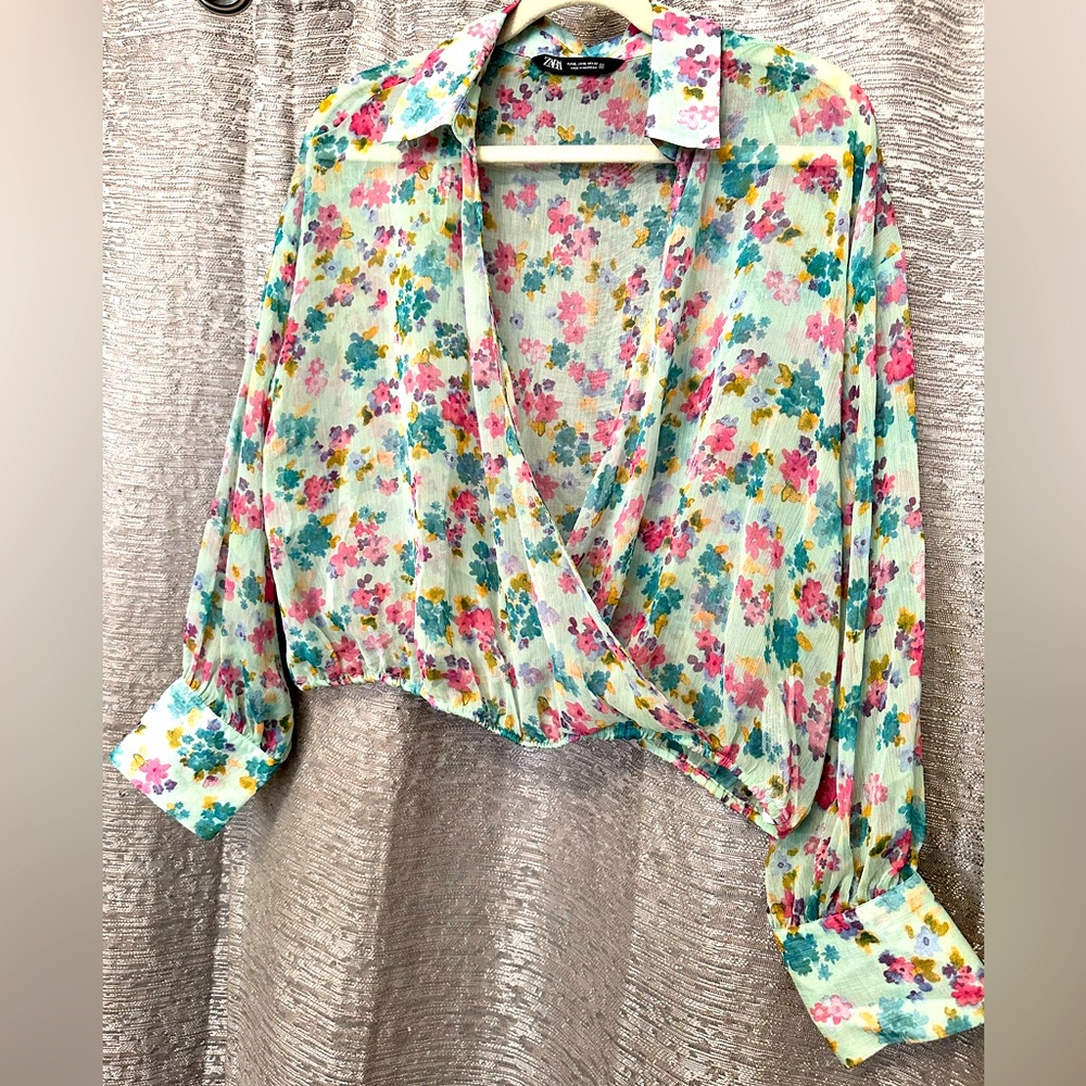 Zara Women’s Deep Neck Floral Blouse